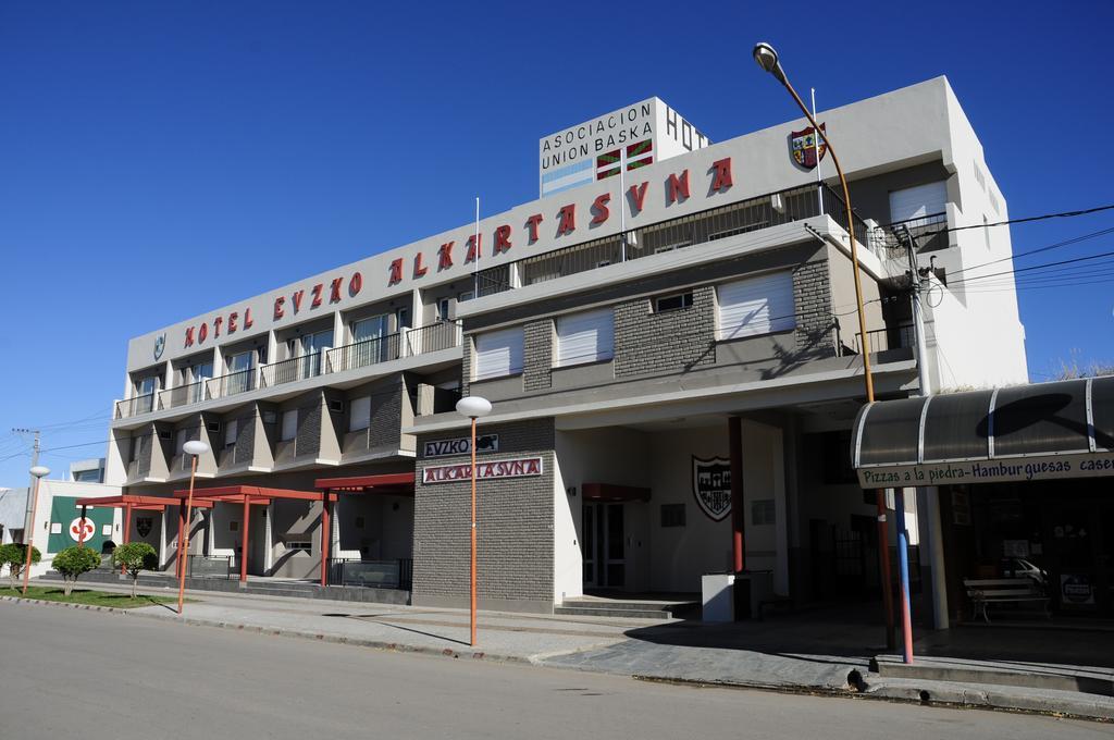 Hotel Euzko Alkartasuna Macachín Kültér fotó