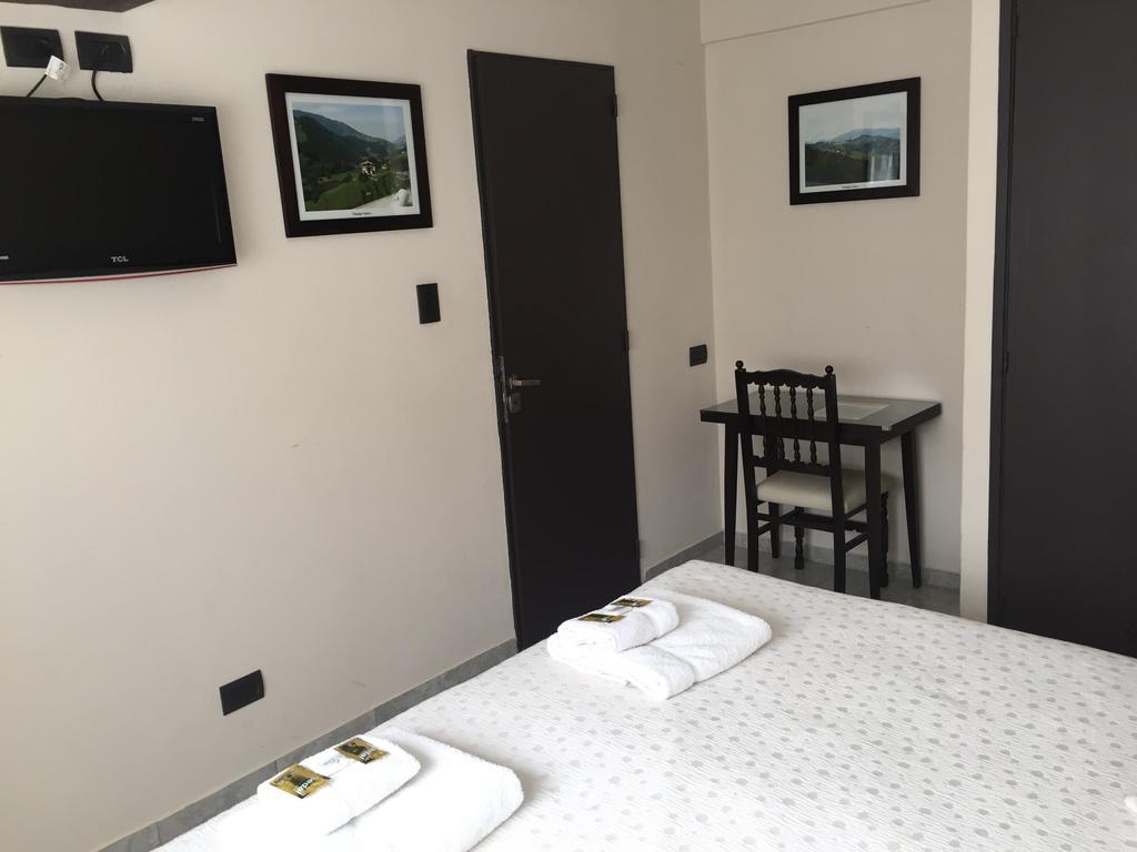 Hotel Euzko Alkartasuna Macachín Kültér fotó
